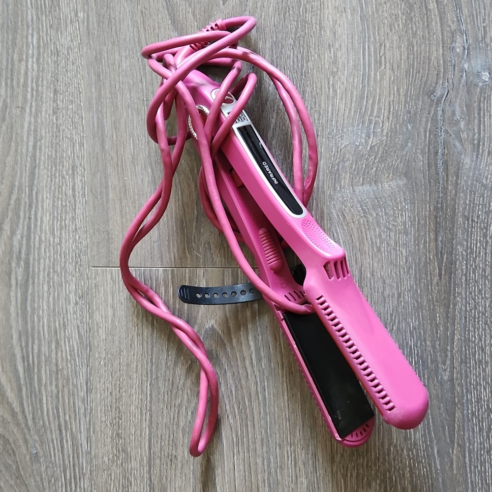 Croc hair straightener